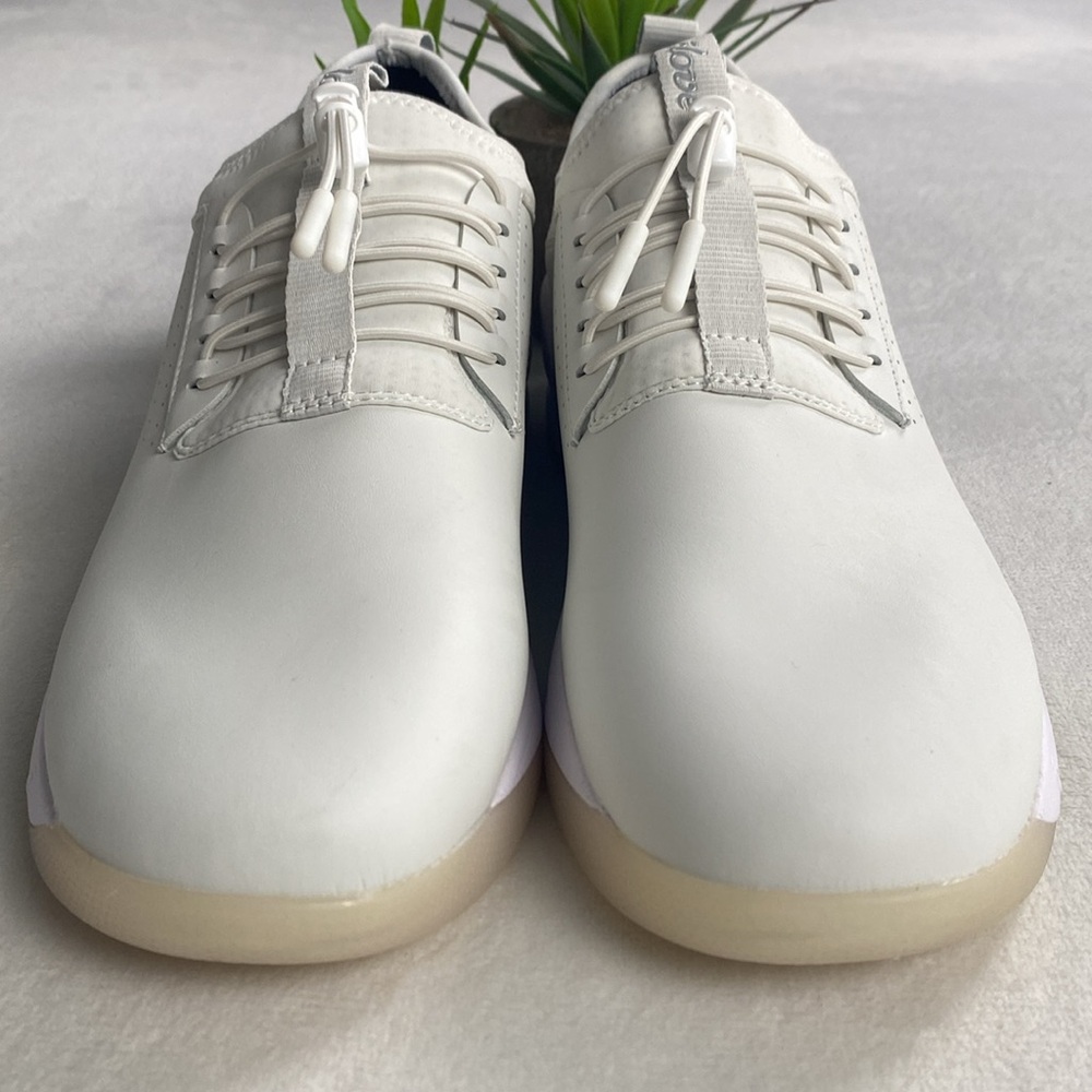 Clove The Classic Core Clarino Vegan Leather No Tie Sneakers | Brilliant White - Picture 4 of 16